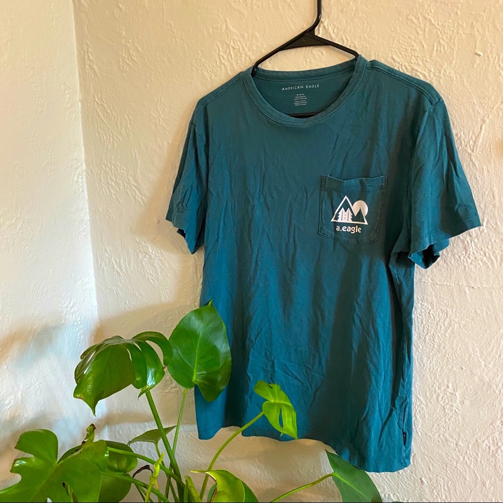 Men’s American Eagle Pocket Tee Size Medium